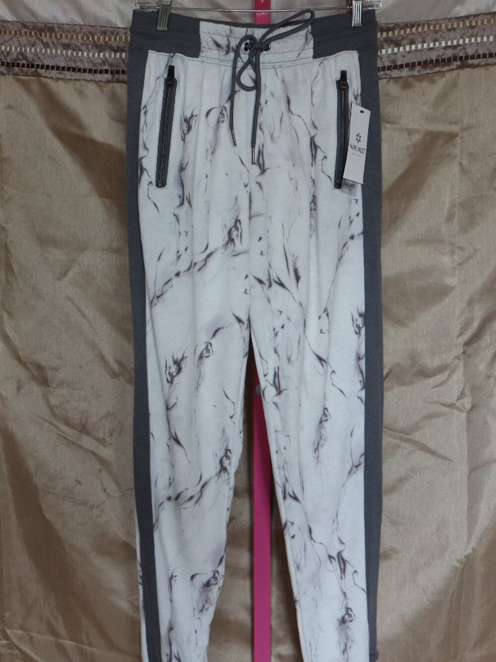 Nine West Active Jogger NWTs - White/Grey Abstract Pattern Medium